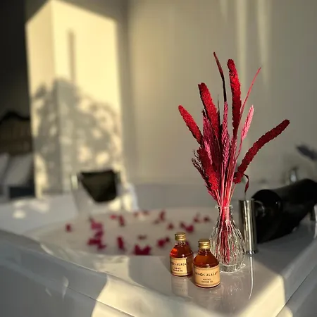 Minos Alacati מלון *